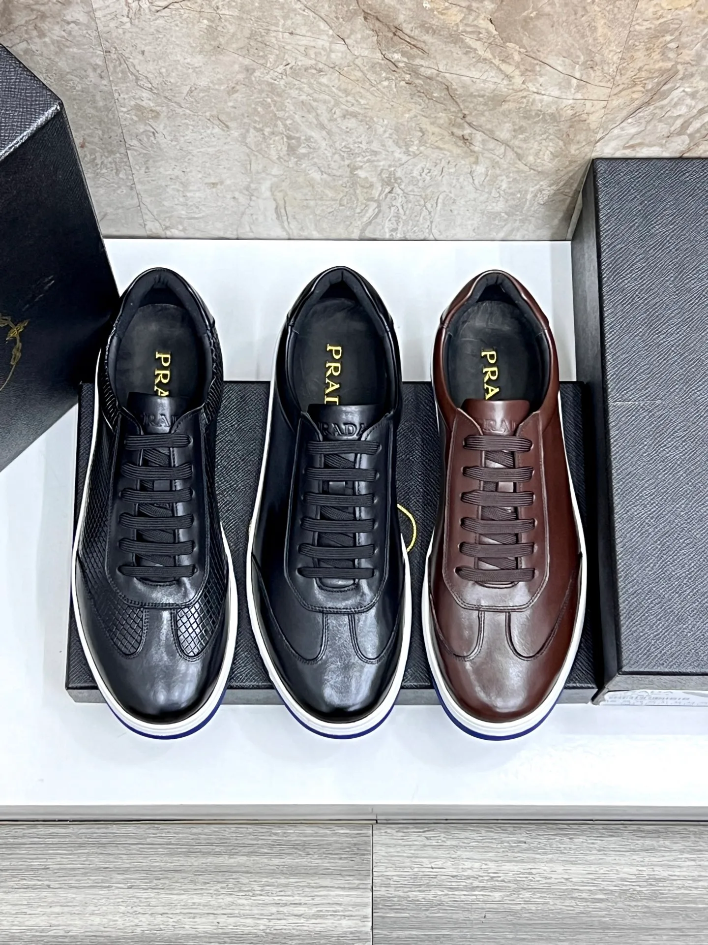 💰620 Prada classic men’s lace-up casual shoes｜Imported cowhide upper｜Layered stitching design on the upper Lightweight and breathable｜Soft and comfortable｜PRADA letters on the side｜Distinctive sporty style Showing the brand style｜Lightweight embossed rubber sole｜With cowhide foot pad lining｜Excellent foot feel Fashionable and elegant｜Size: 38-44 (customized at 45)
